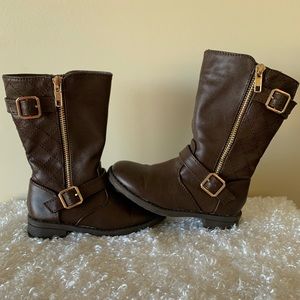 Brown toddler boots!
